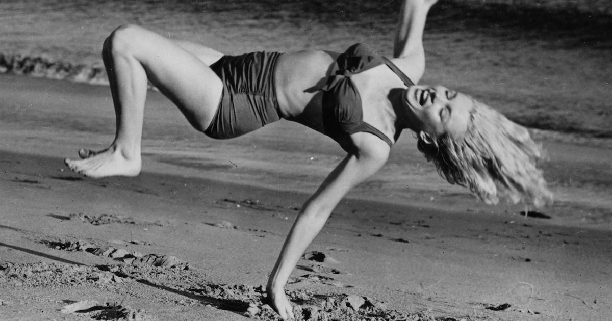 Vintage Celebrity Beach Photos Of Classic Hollywood Stars vintage-celebrity-beach-photos-of-classic-hollywood-stars