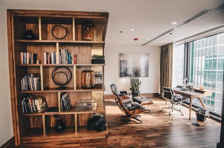 Here are some ideas for decorating interiors in Minecraft: 

1