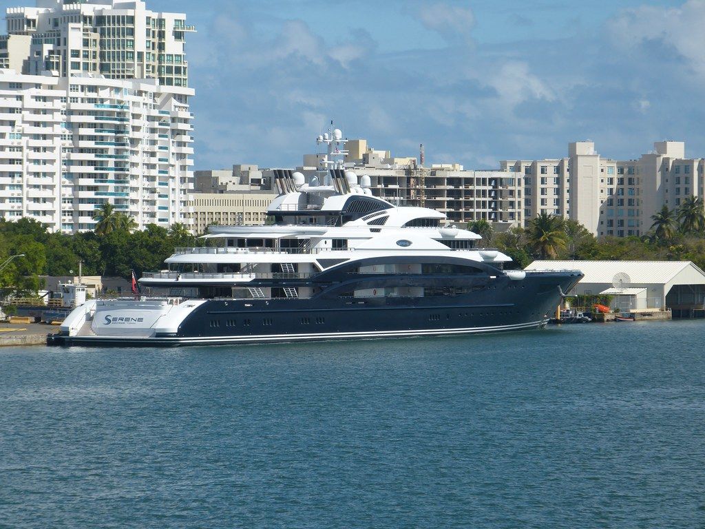 Exploring the Lavish World of Celebrity-Owned Yachts